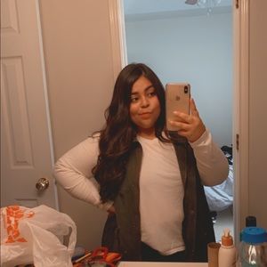 Meet your Posher, Mia